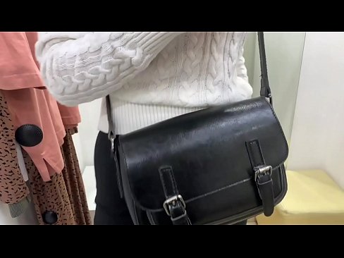 ❤️ Masturbasyona giştî ya keçika ciwan FeralBerry bi dilopek li jûreya fitarê ❤ Super porno li ku.virtsextor.ru