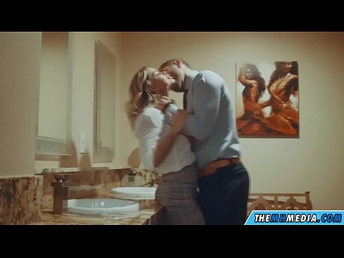 ❤️ Gava ku blondeyek busty we di nav hewşek gelemperî de dixapîne ❤ Super porno li ku.virtsextor.ru